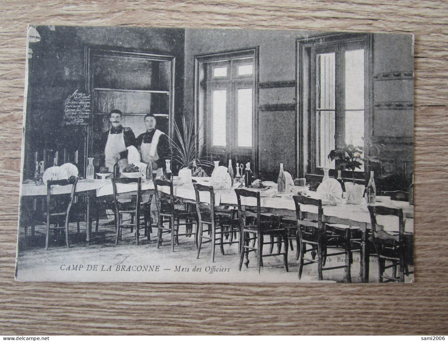 16 CAMP DE LA BRACONNE MESS DES OFFICIERS TABLE COUVERT SERVEURS - Autres & Non Classés