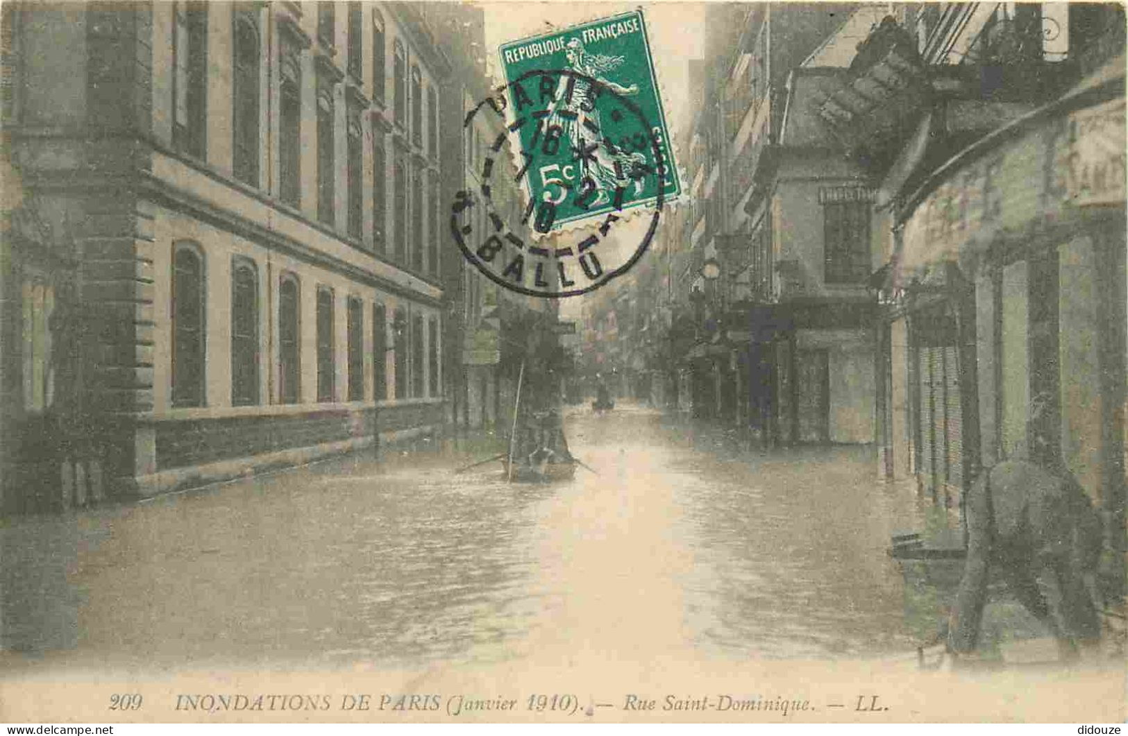 75 - Paris - Inondations De 1910 - Rue Saint Domnique - Animée - CPA - Oblitération Ronde De 1910 - Voir Scans Recto-Ver - Inondations De 1910