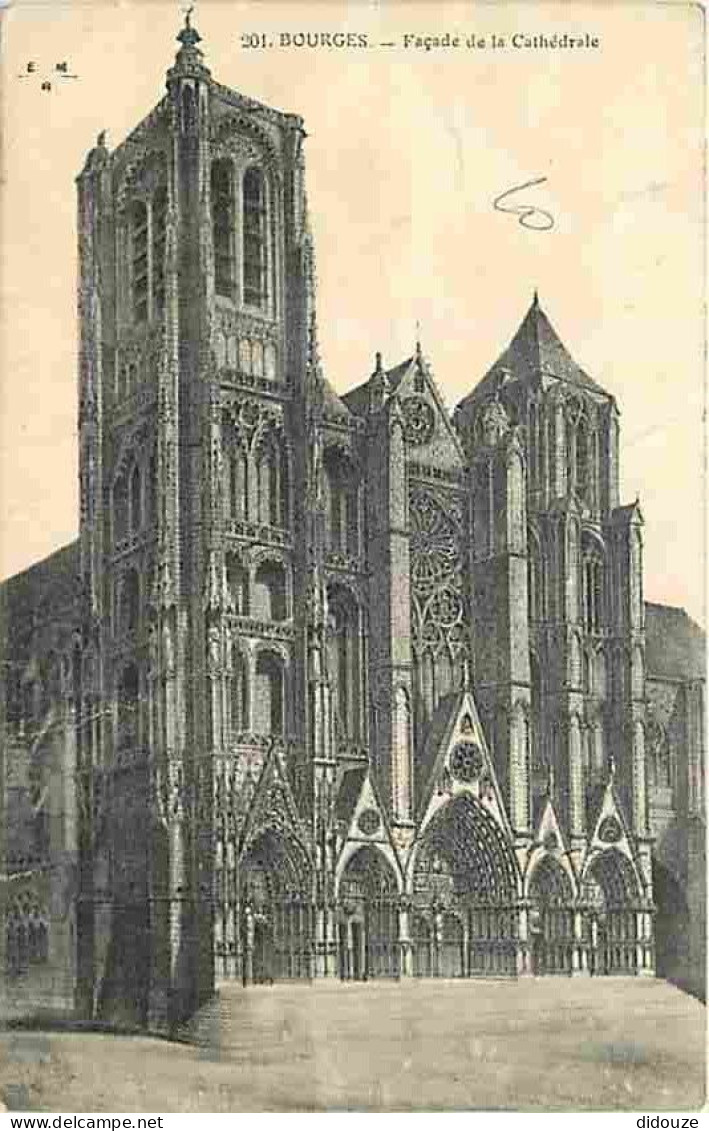 18 - Bourges - Façade De La Cathédrale - Etat Pli Visible - CPA - Voir Scans Recto-Verso - Bourges