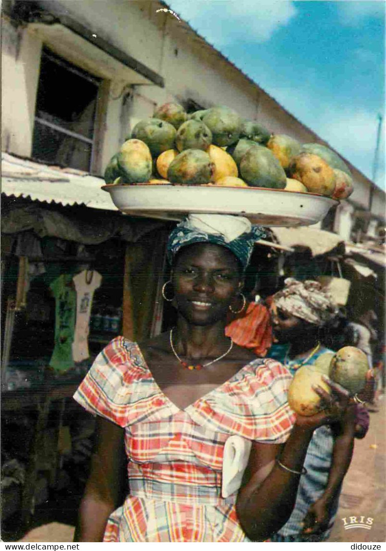 Sénégal - Un Sourire Sur Le Marché - Fruits - Mangues - Femme - CPM - Voir Scans Recto-Verso - Sénégal