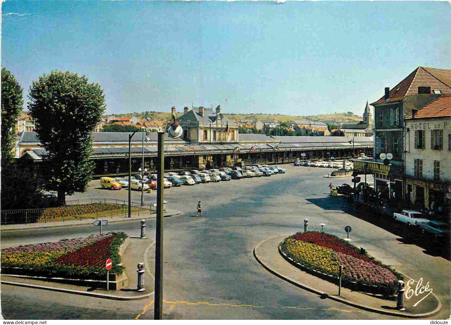 Trains - Gares Sans Trains - Vichy - La Gare - Automobiles - CPM - Voir Scans Recto-Verso - Gares - Sans Trains