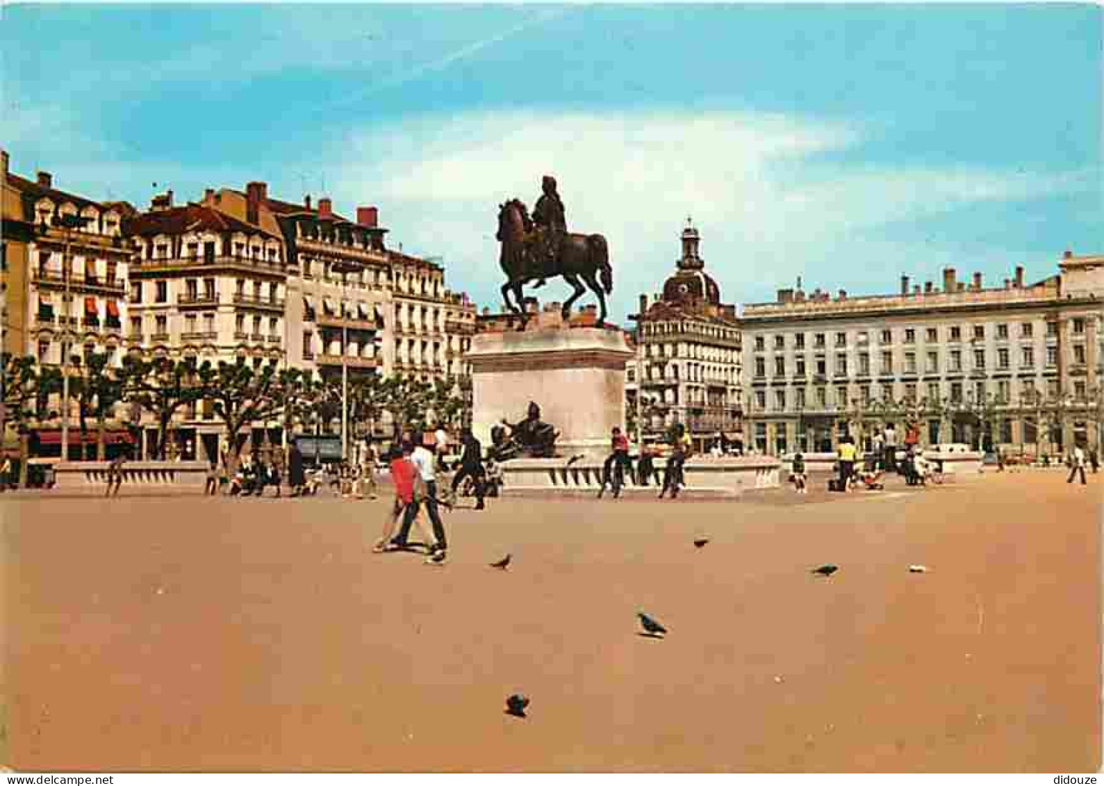 69 - Lyon - Place Bellecour - Statue équestre De Louis XIV - CPM - Voir Scans Recto-Verso - Autres & Non Classés