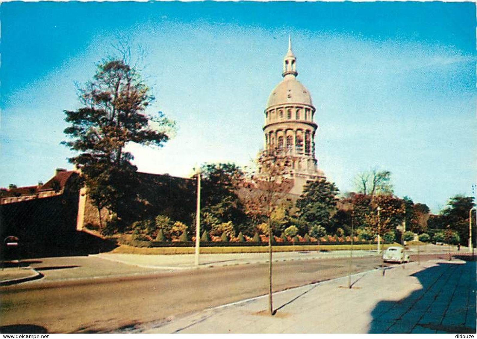 62 - Boulogne Sur Mer - Les Remparts Et La Cathédrale - Automobiles - CPM - Voir Scans Recto-Verso - Boulogne Sur Mer