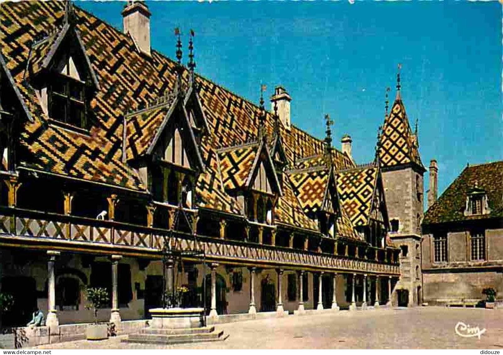 21 - Beaune - L'Hotel Dieu - La Cour D'honneur - CPM - Voir Scans Recto-Verso - Beaune