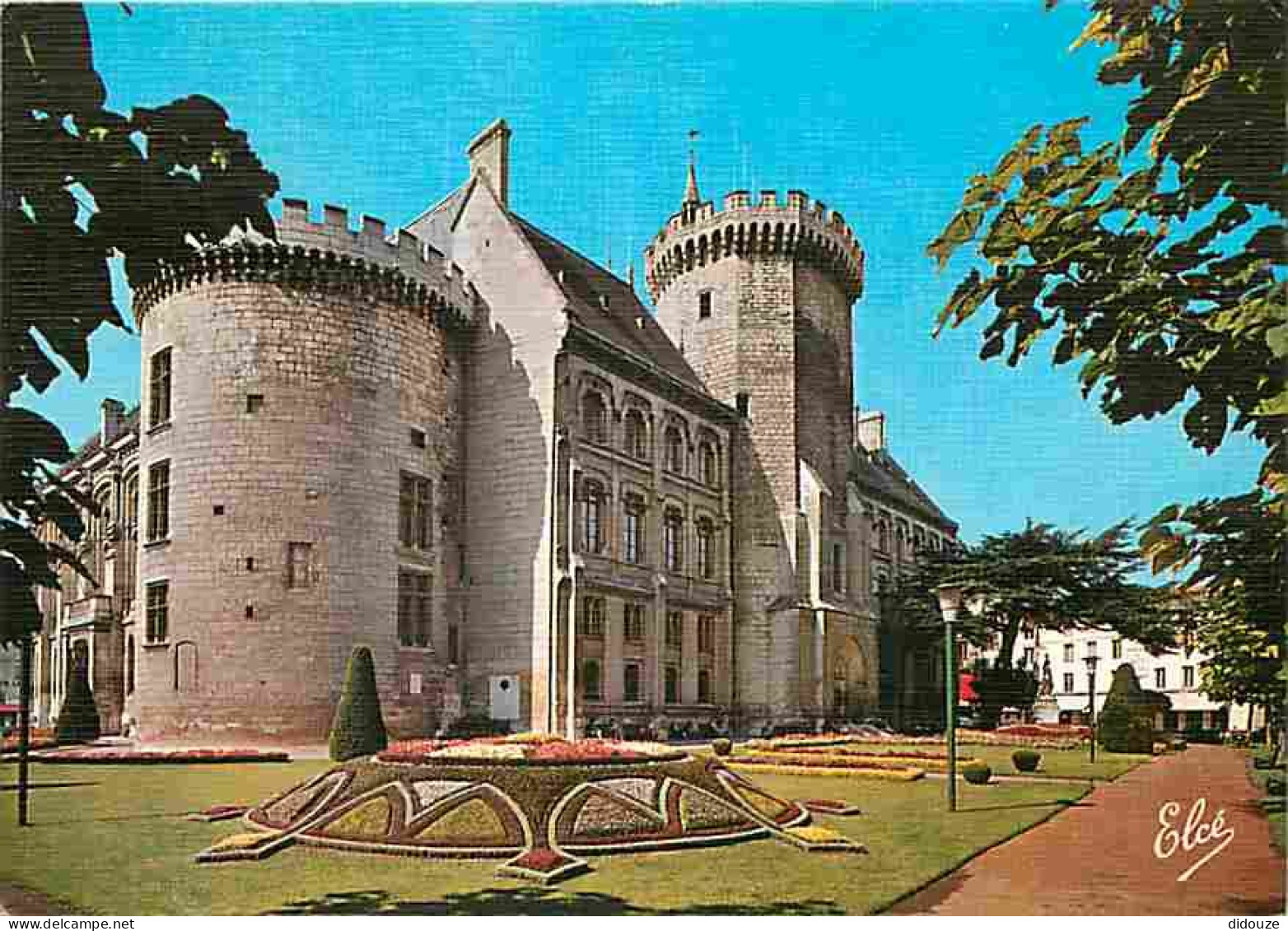 16 - Angouleme - Hôtel De Ville Et Ses Beaux Jardins - Fleurs - Carte Neuve - CPM - Voir Scans Recto-Verso - Angouleme