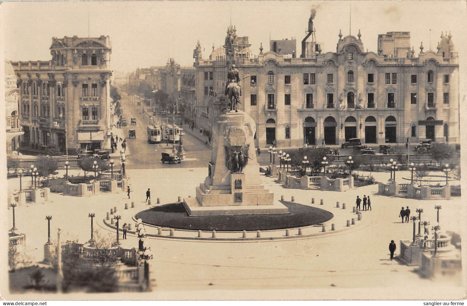 CPA PEROU / CARTE PHOTO / PLAZA SAN MARTIN / LIMA / PERU - Pérou