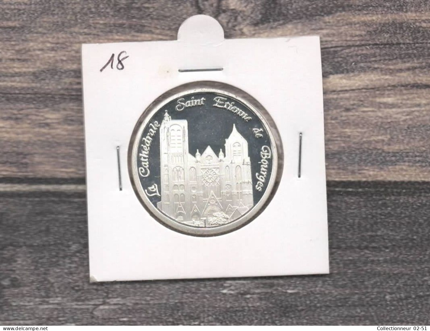 Médaille Souvenirs&Patrimoine :  La Cathédrale Saint-Etienne De Bourges - Vue De Face (couleur Argent) - Andere & Zonder Classificatie