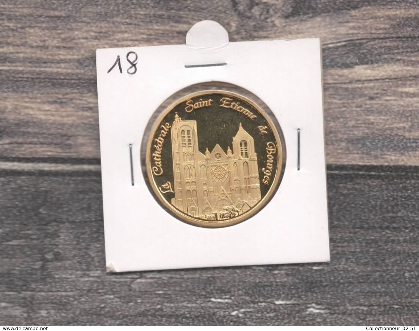 Médaille Souvenirs&Patrimoine :  La Cathédrale Saint-Etienne De Bourges - Vue De Face (couleur Or) - Sonstige & Ohne Zuordnung