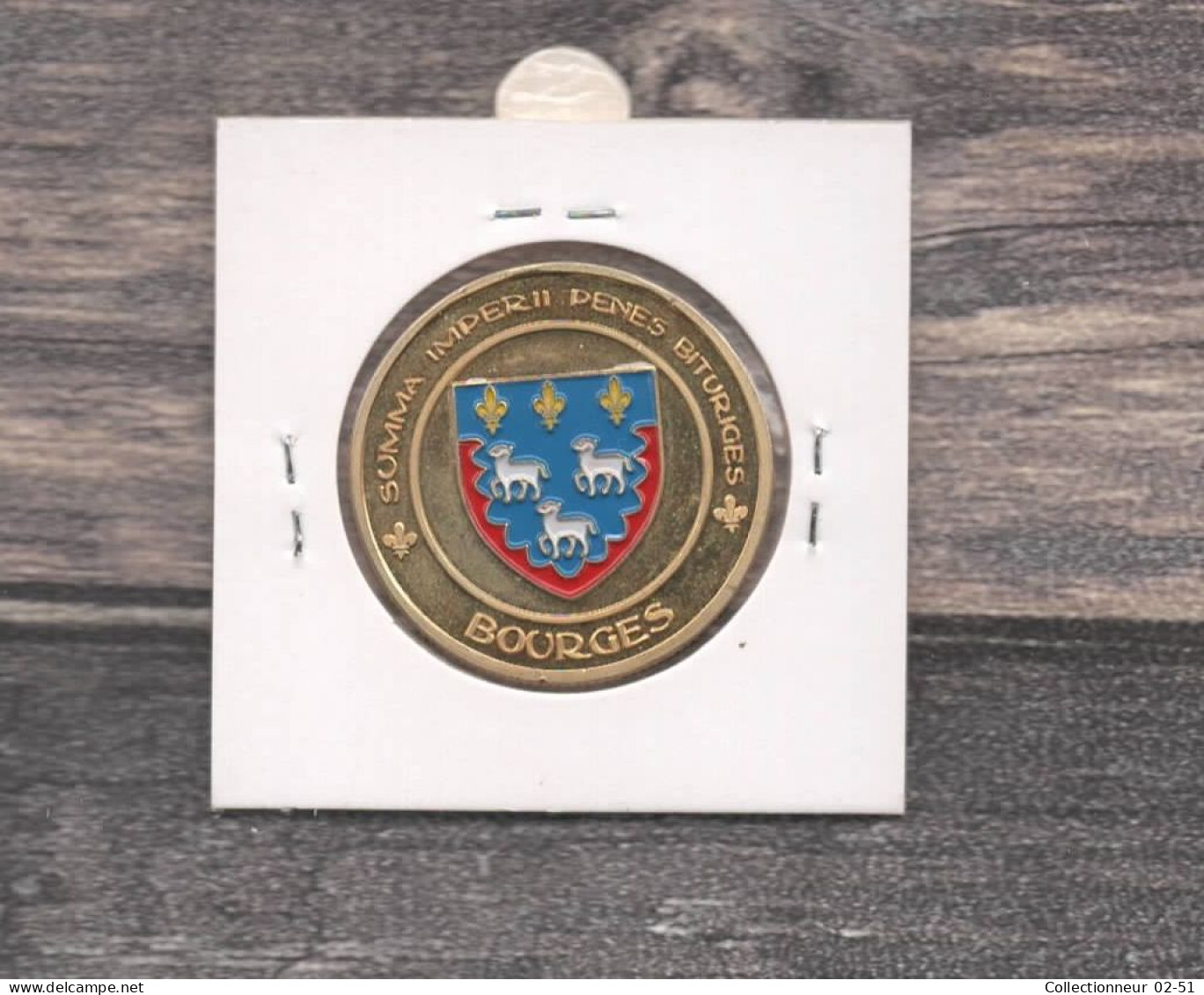 Médaille Souvenirs&Patrimoine :  La Cathédrale Saint-Etienne De Bourges - Vue De Face (couleur Or) - Other & Unclassified