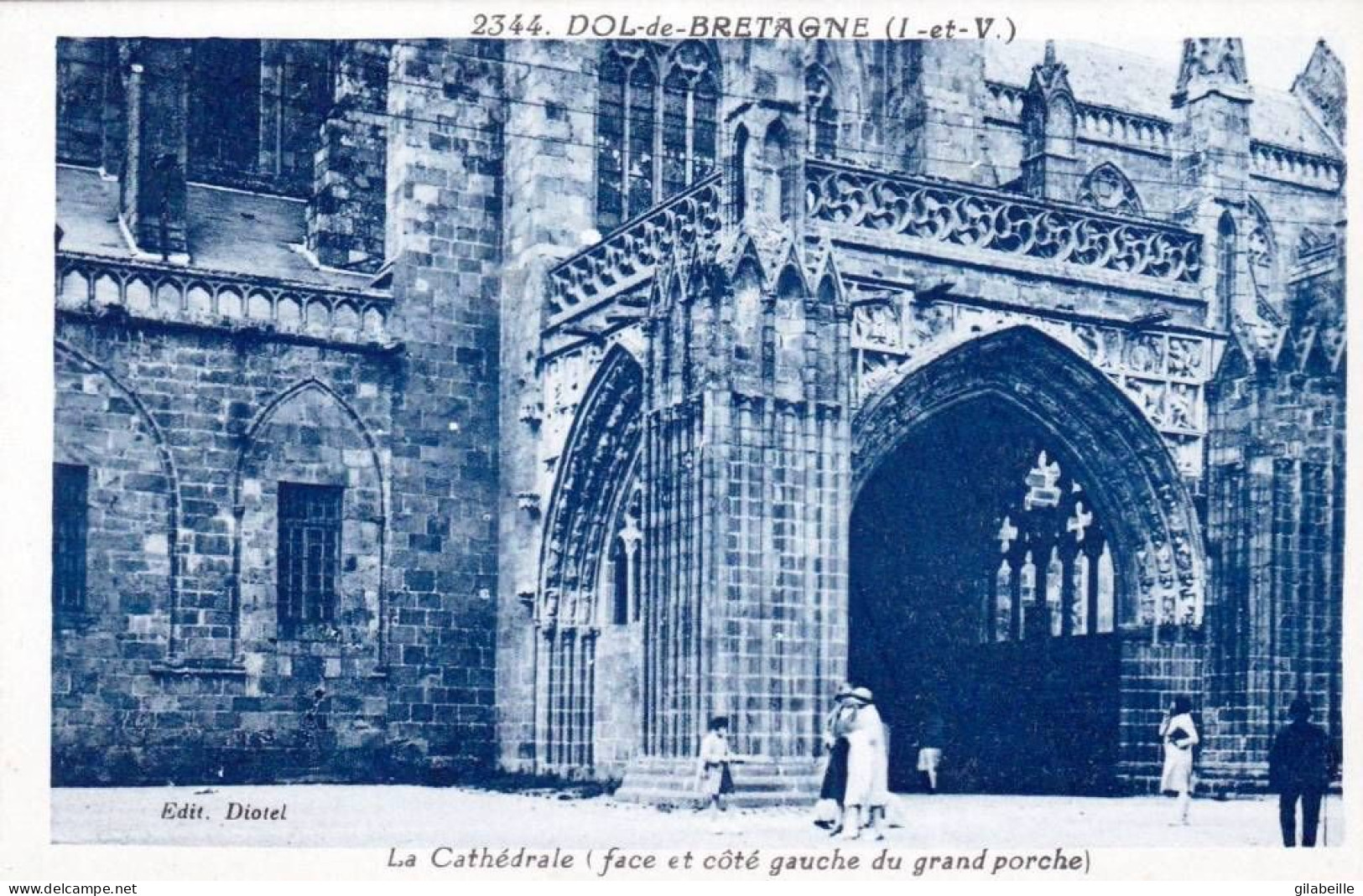 35 - Ille Et Vilaine -  DOL  De BRETAGNE -  La Cathédrale - Le Porche - Facade Et Coté Gauche - Dol De Bretagne