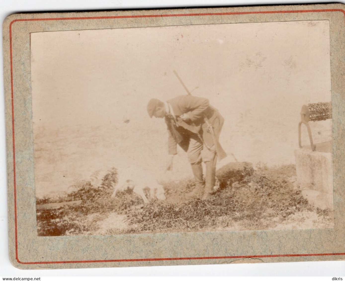 PHOTO-CARTE ORIGINALE  UN HOMME AVEC SON CHIEN - Personnes Anonymes