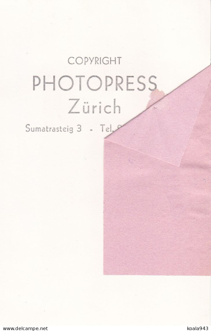 ZURICH Années 50 Photo Originale Press 10x15 Cm Mannequins, Policier Et Coccinelle VW En Ville / Beetle - SWITZERLAND - Places