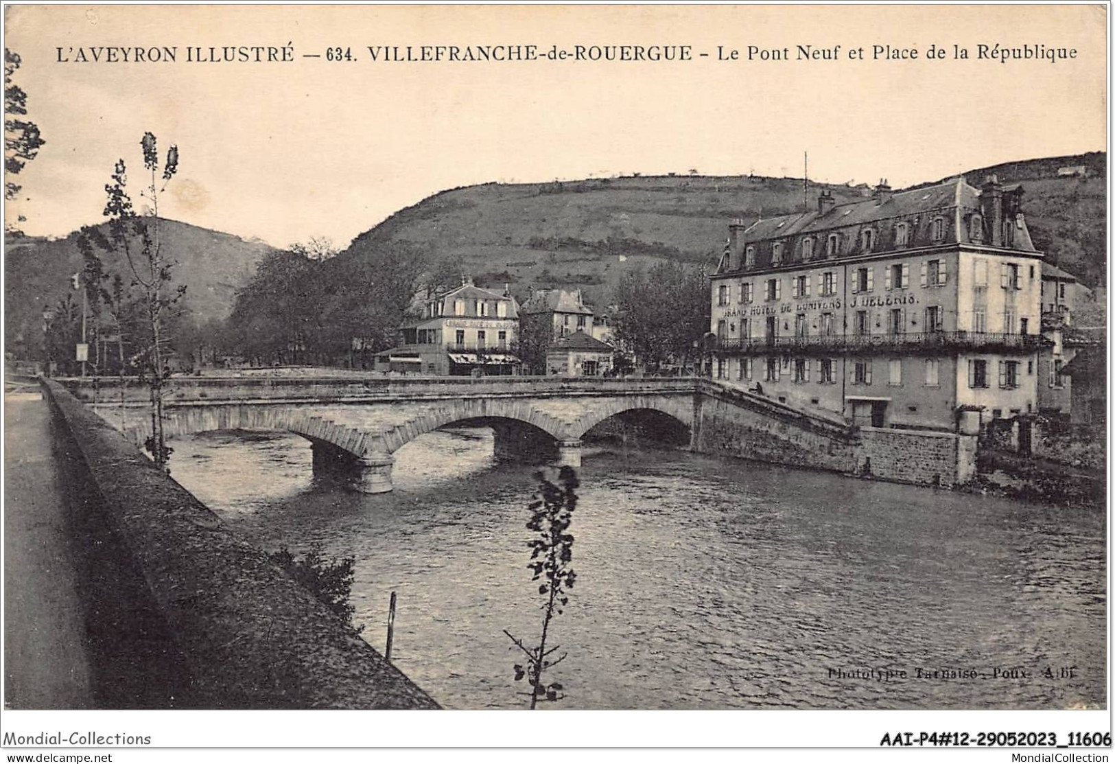 AAIP4-12-0330 - VILLEFRANCHE-DE-ROUERGUE - Pont Neuf Et Place De La Republique - Villefranche De Rouergue