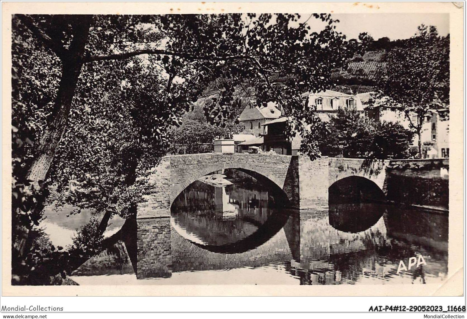 AAIP4-12-0361 - VILLEFRANCHE-DE-ROUERGUE - Aveyron Au Pont Des Consuls  - Villefranche De Rouergue