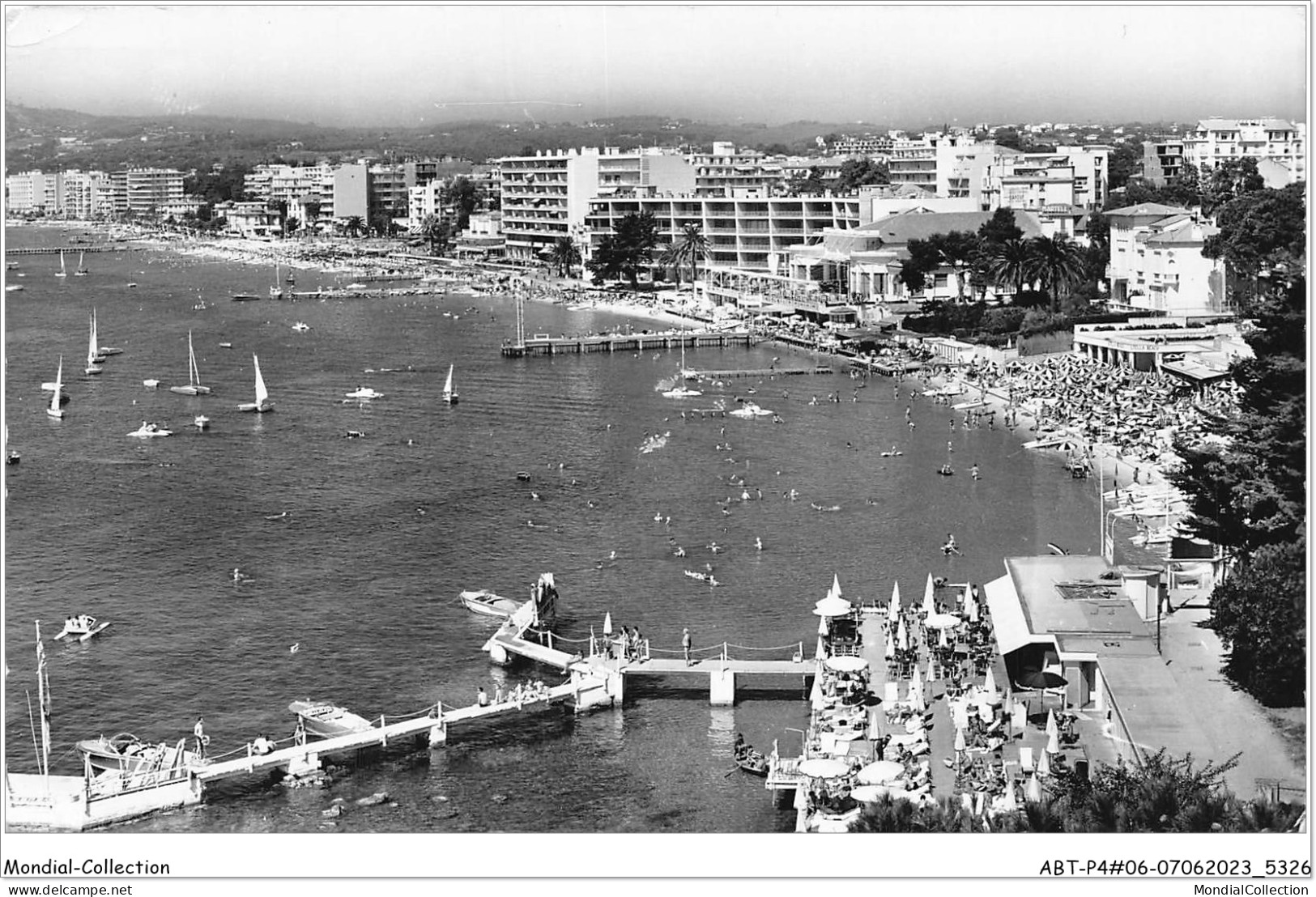 ABTP4-06-0351 - JUAN-LES-PINS - Les Plages Et La Ville - Juan-les-Pins