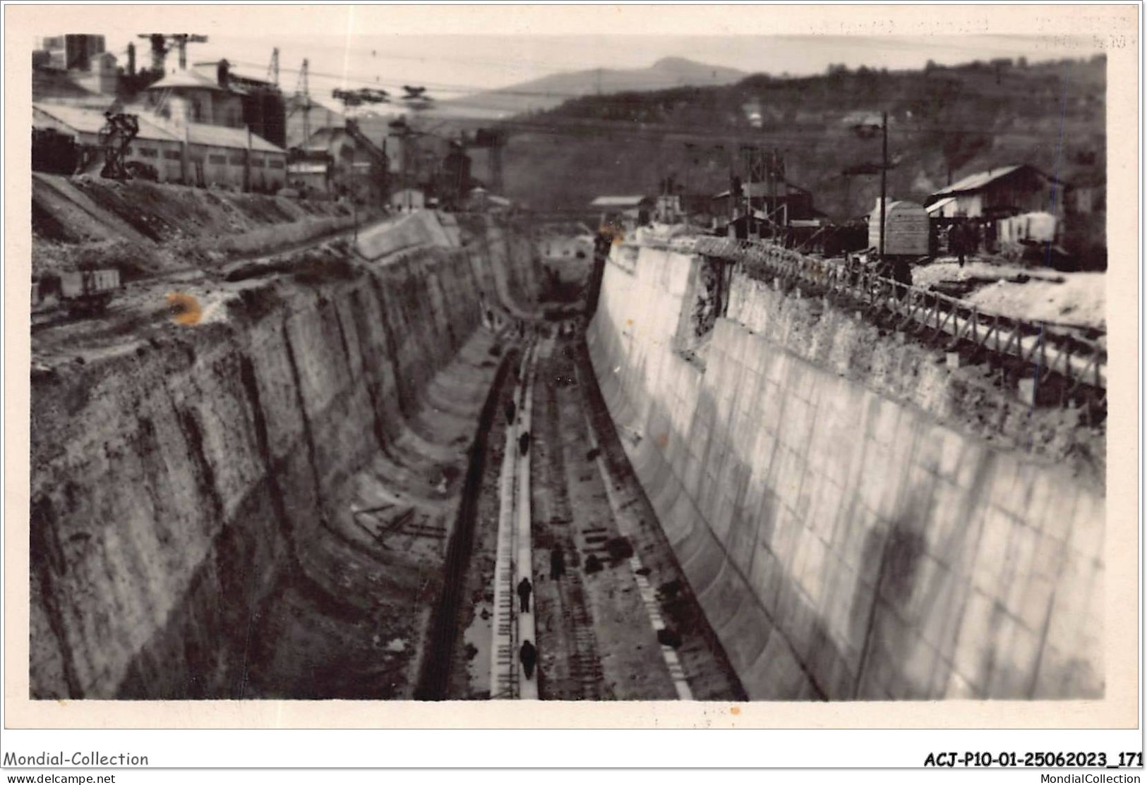 ACJP10-01-0889 - GENISSIAT - Barrage Canal évacuateur  - Génissiat