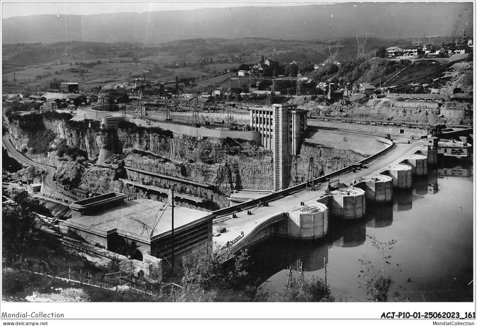 ACJP10-01-0884 - GENISSIAT - Sommet Du Barrage Et Batiments Administratifs - LAPRADE ET BOURDEIX ARCHITECTES - Génissiat