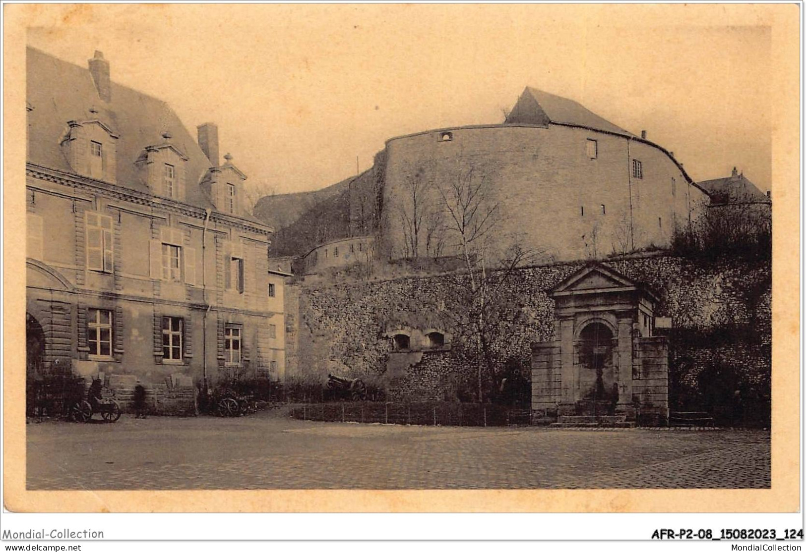 AFRP2-08-0126 - SEDAN - Le Palais Des Princes Ou Château Bas Et La Fontaine Dauphine - Sedan