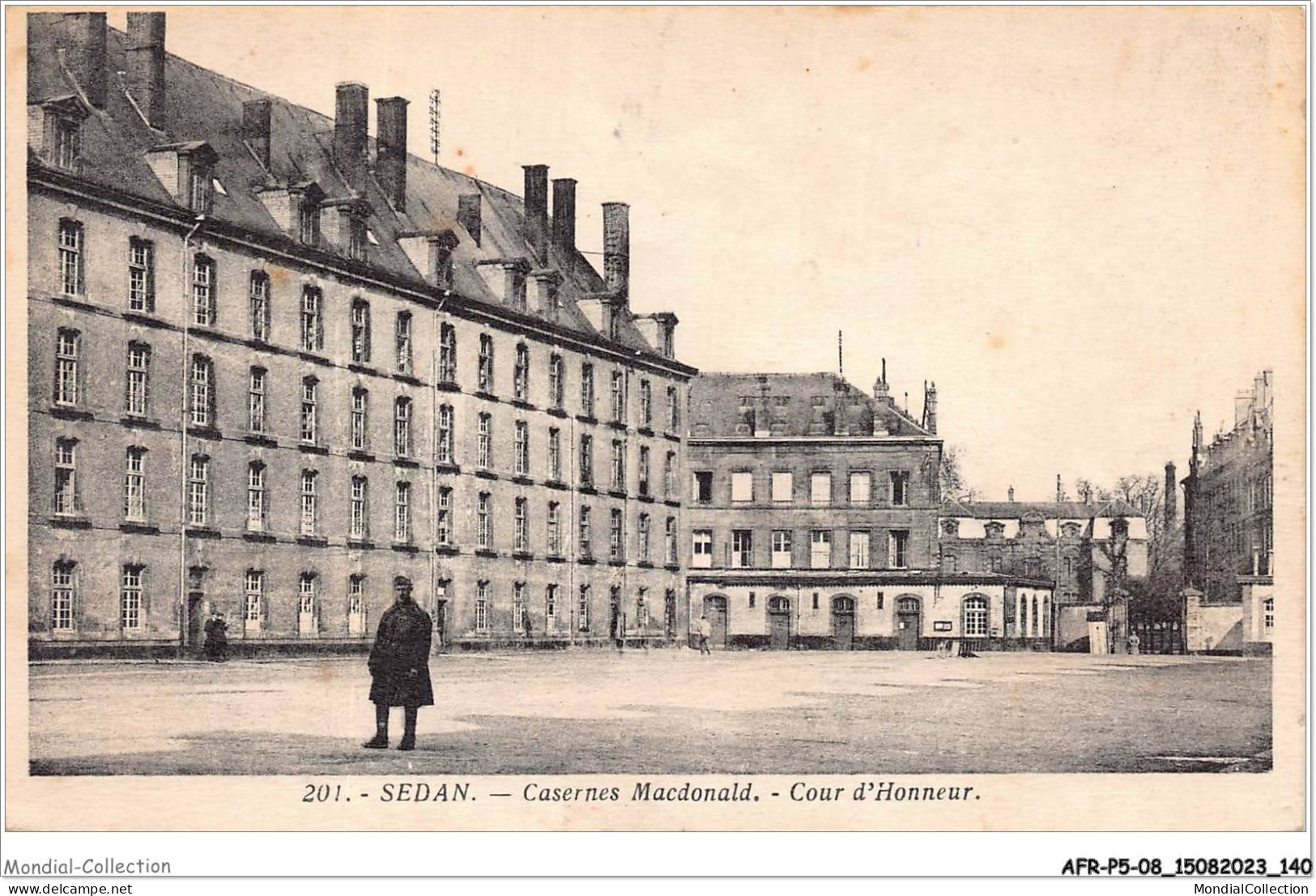 AFRP5-08-0406 - SEDAN - Casernes Macdonald - Cour D'honneur - Sedan