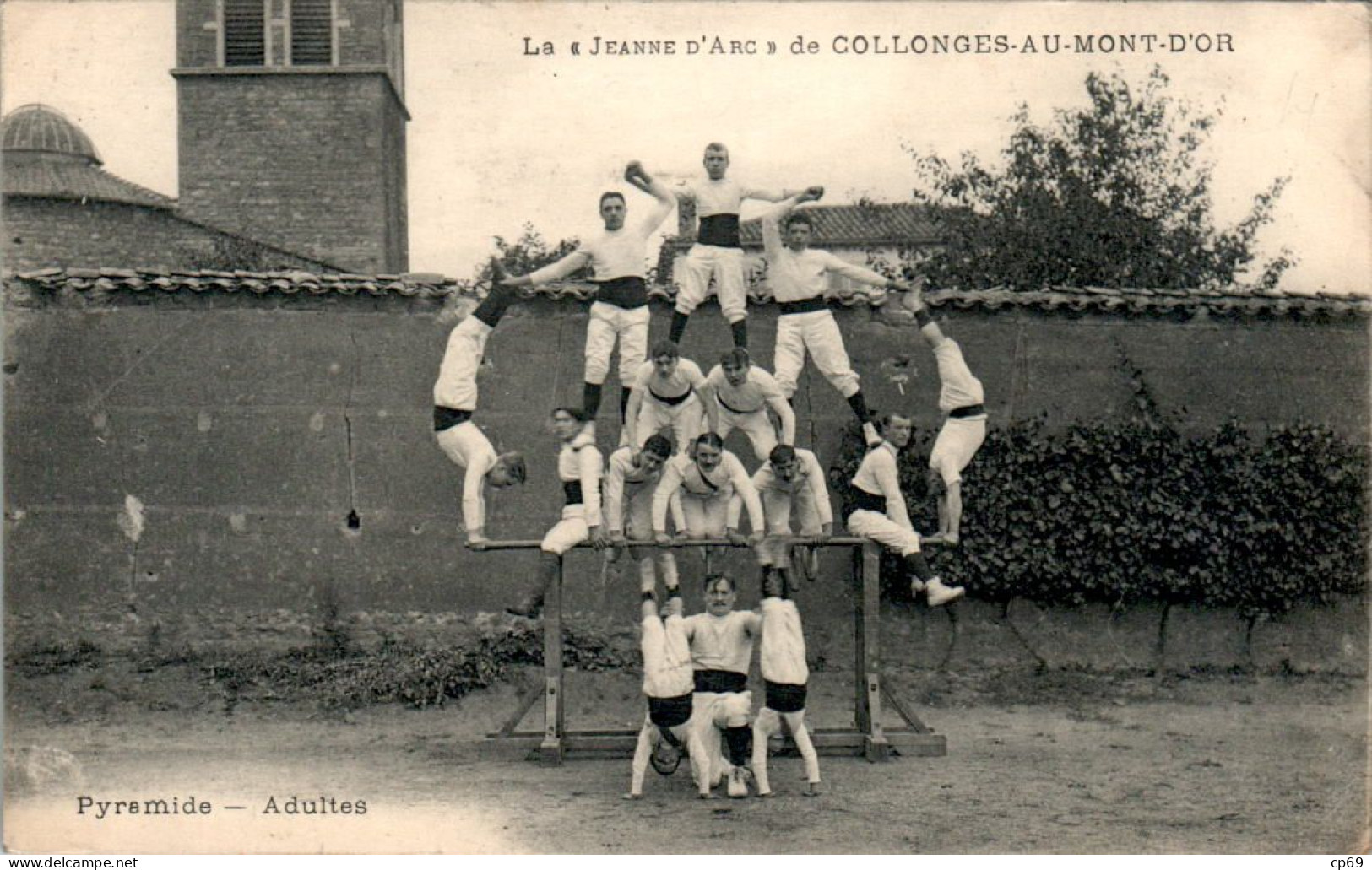 Collonges-au-Mont-D'Or Canton De Limonest Gymnastique Pyramide Adultes Rhône 69660 Cpa Voyagée En 1914 En B.Etat - Autres & Non Classés