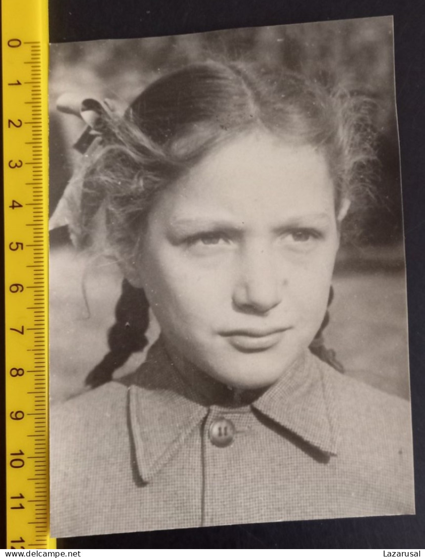 #21     Anonymous Persons - Enfant Child Girl Fille With Braids - Anonyme Personen