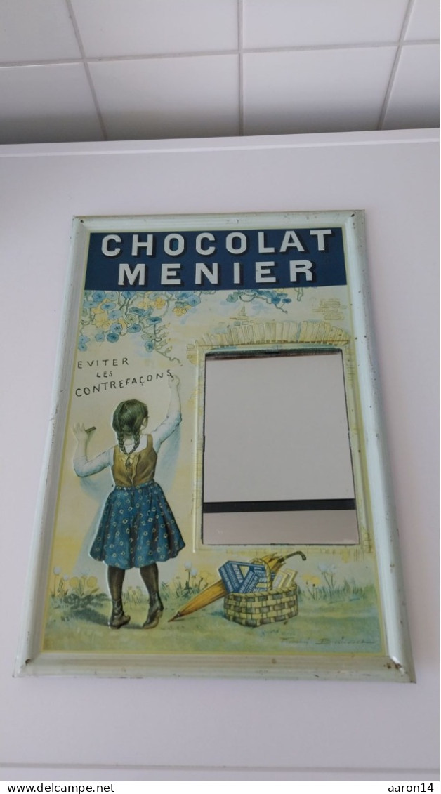Tôle Lithographiée En Relief  Publicitaire  Avec Miroir  40 X 27 Cm CHOCOLAT MENIER  Année  60 - Cake & Candy