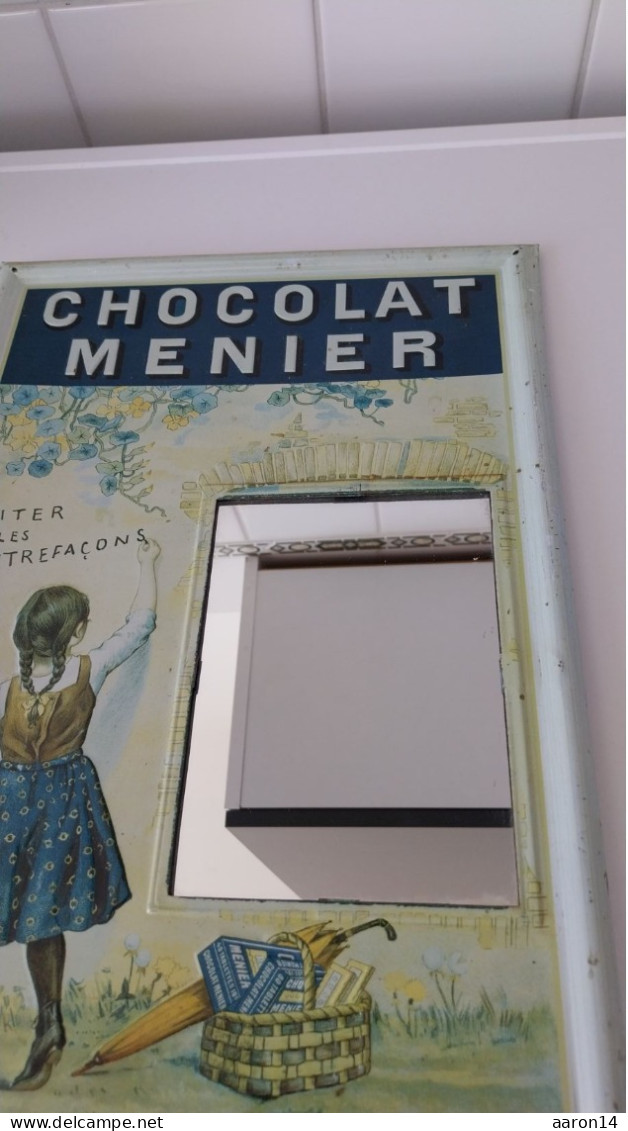 Tôle Lithographiée En Relief  Publicitaire  Avec Miroir  40 X 27 Cm CHOCOLAT MENIER  Année  60 - Cake & Candy