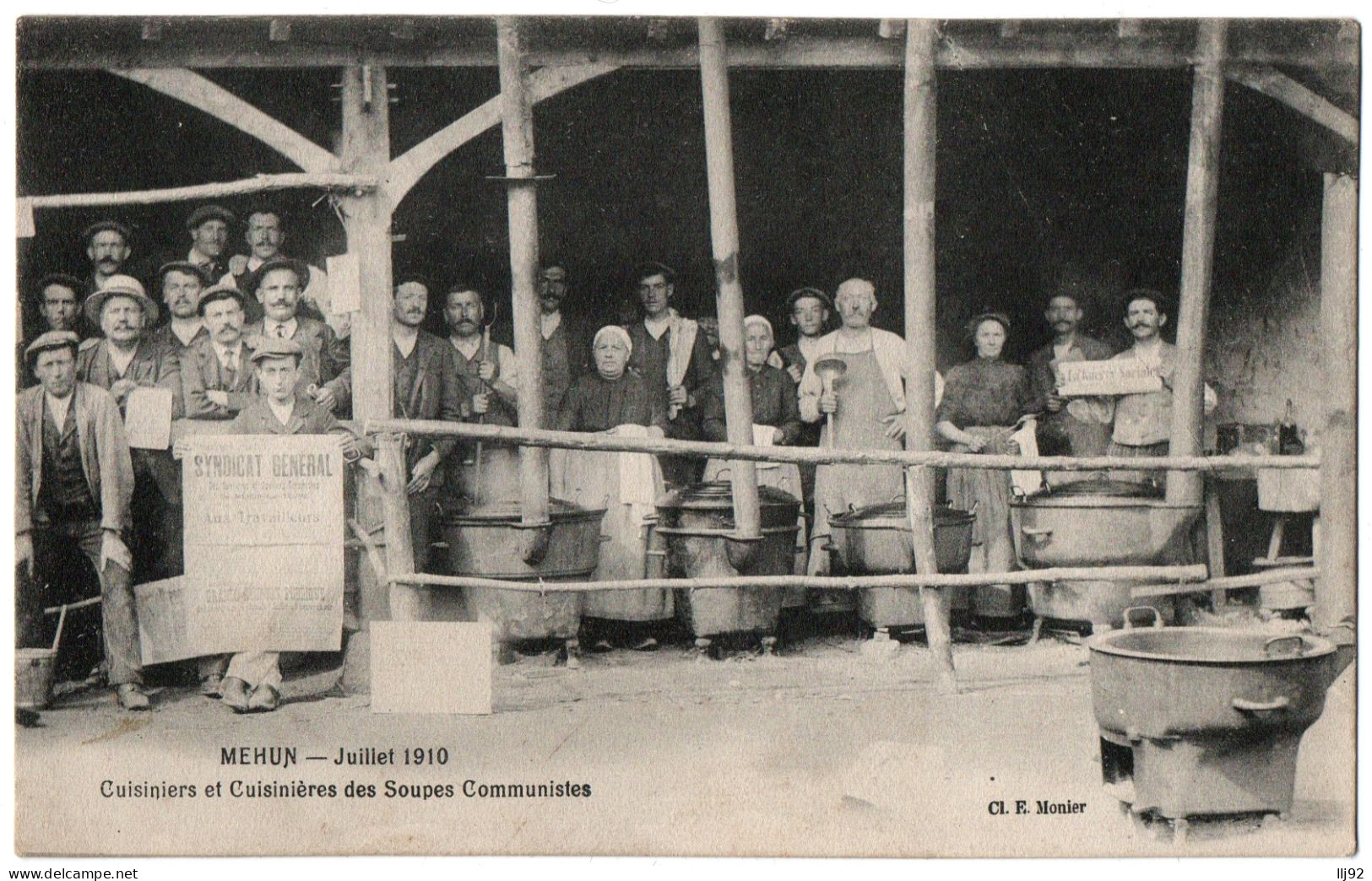 CPA 18 - MEHUN (Cher) - Juillet 1910. Cuisiniers Et Cuisinières Des Soupes Communistes - Mehun-sur-Yèvre