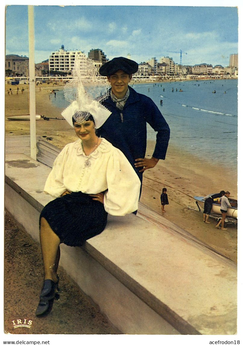 LES SABLES-D'OLONNE - Sur La Plage - Sables D'Olonne