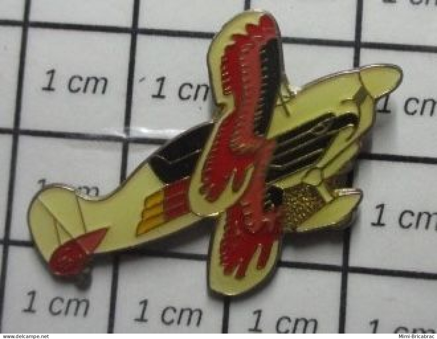 1516c Pin's Pins / Beau Et Rare / AVIATION / AVION DE VOLTIGE BIPLAN AVEC DECO AIGLE - Airplanes