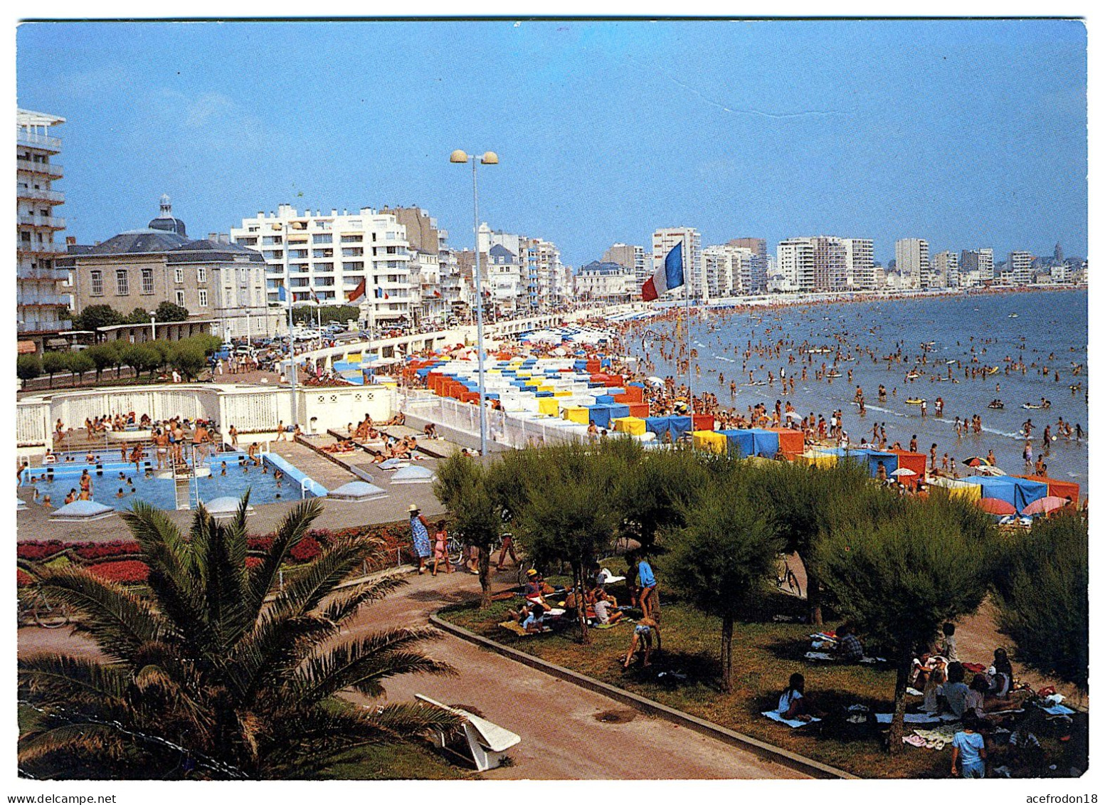 LES SABLES-D'OLONNE (Vendée 85) - La Plage Et La Piscine - Sables D'Olonne