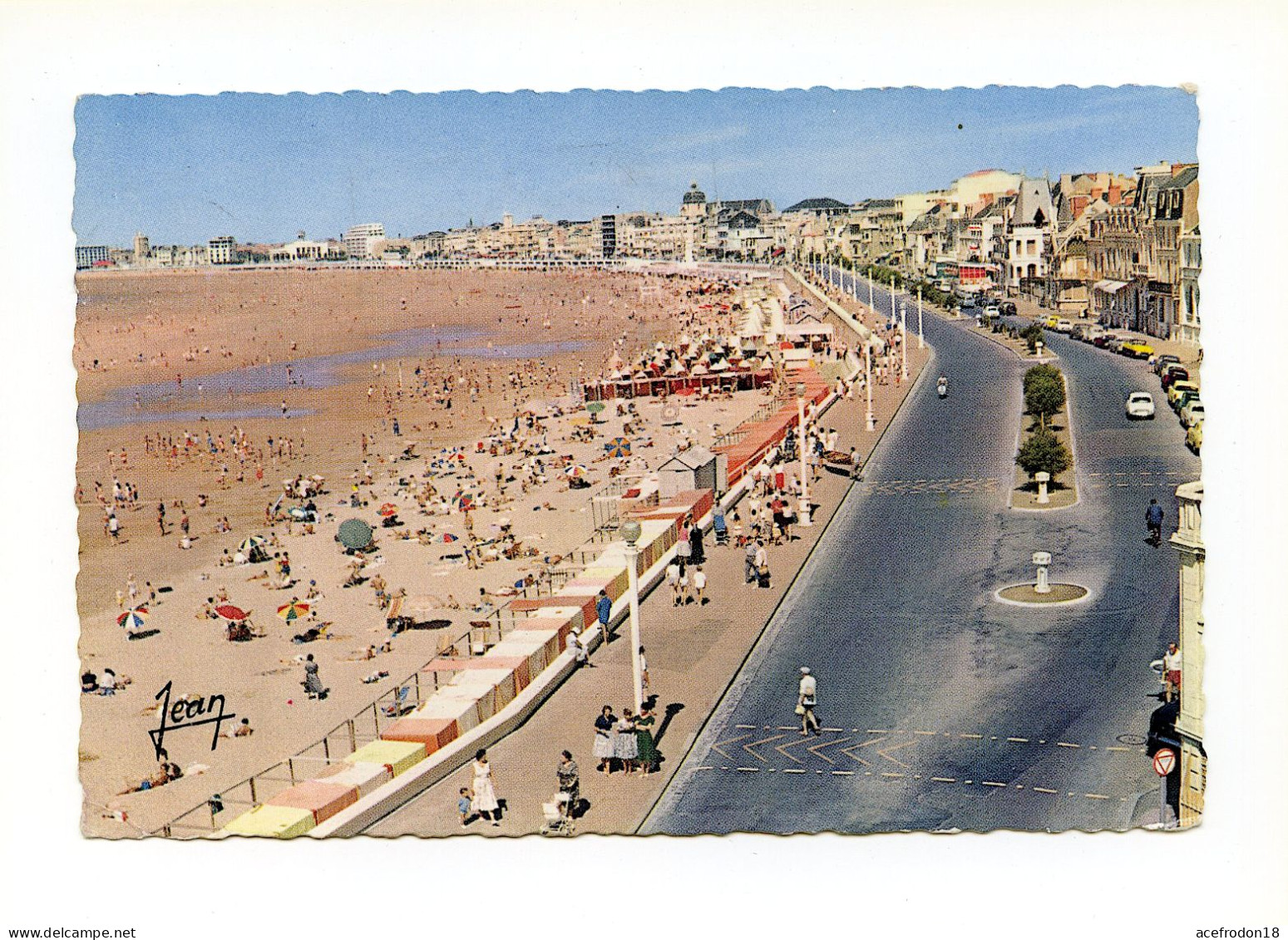 LES SABLES-D'OLONNE - LA VENDÉE - La Plage Et Le Remblai - Sables D'Olonne