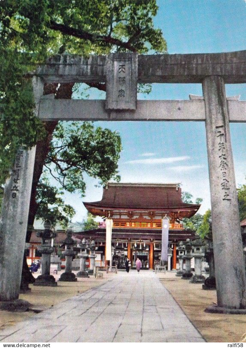 1 AK Japan * Der Dazaifu Tenman-gū Shrine In Der Stadt Dazaifu - Ein Shintō-Schrein - Im Vordergrund Ein Torii * - Autres & Non Classés