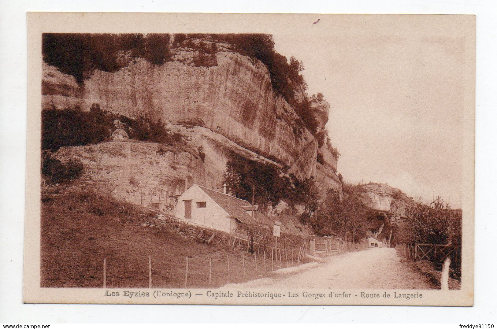 24 . Les Eyzies . Capitale Préhistorique . Les Gorgesd'enfer . Route De Laugerie - Other & Unclassified