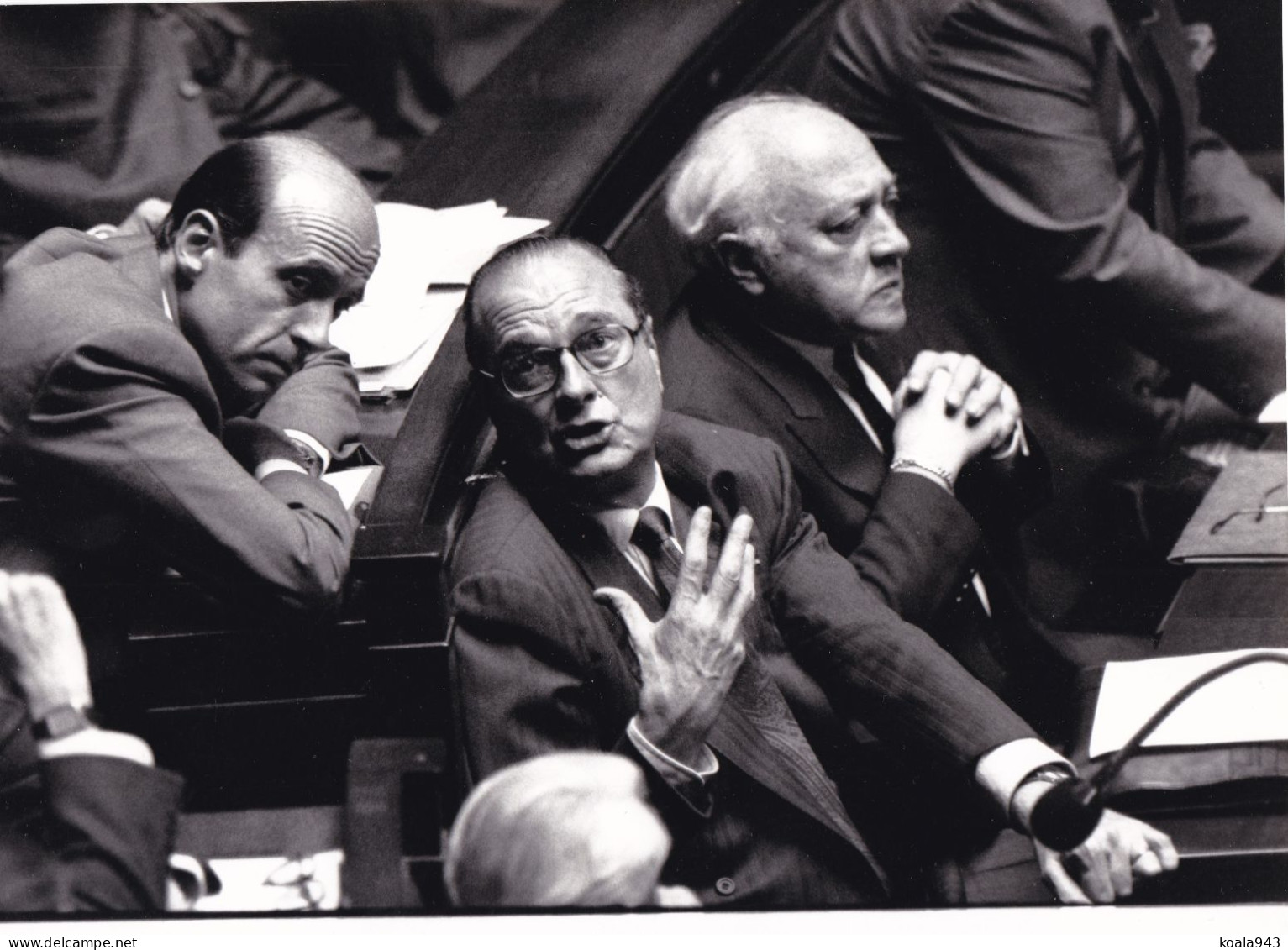 Grande Photographie Originale 24x18 Cm J. CHIRAC Et Alain JUPPE à L' Assemblée Nationale - - Personnes Identifiées