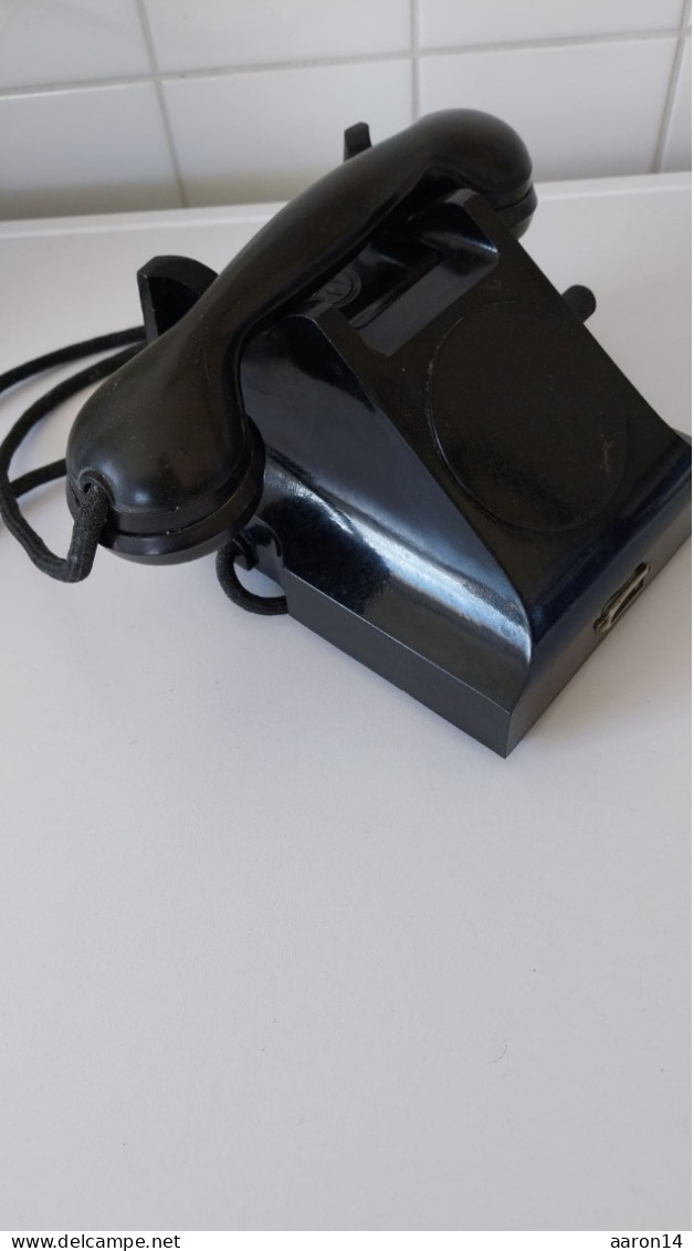 Ancien Téléphone Modèle Sans Cadran Avec Manivelle  Bakélite Noir Année 50 - Telefontechnik