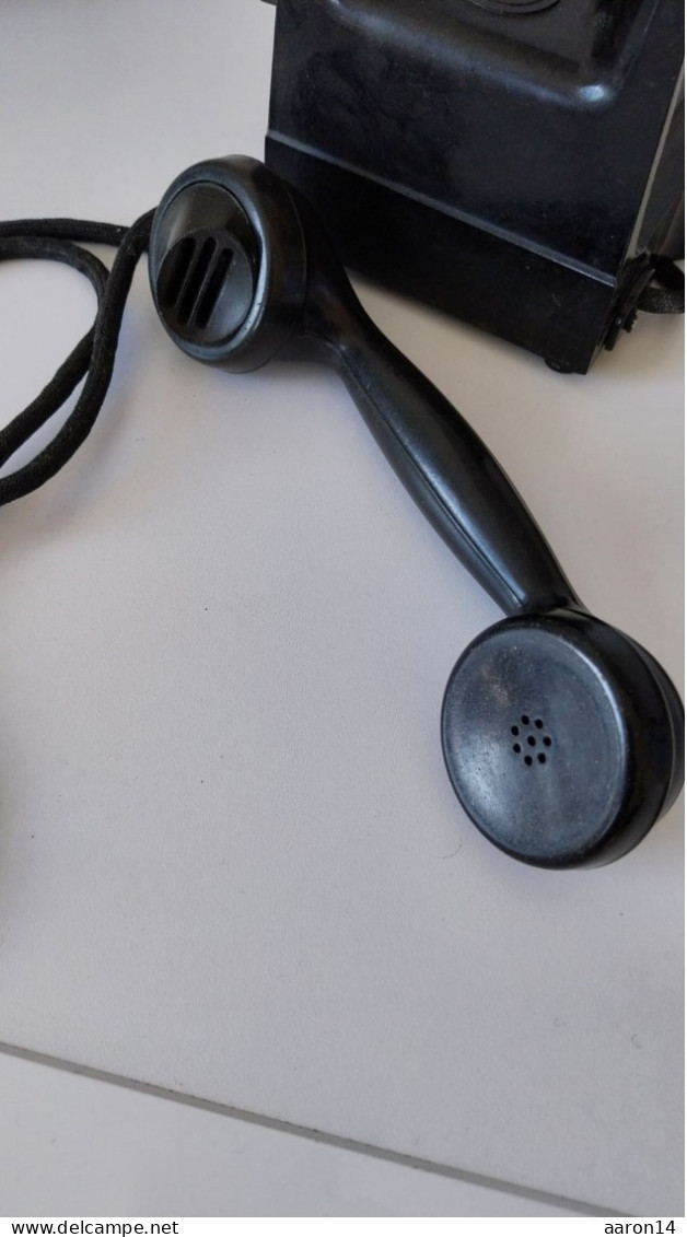 Ancien Téléphone Modèle Sans Cadran Avec Manivelle  Bakélite Noir Année 50 - Telephony