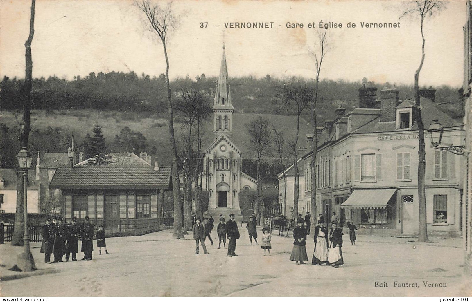 CPA Vernonnet-Gare Et église De Vernonnet-37    L2924 - Vernon