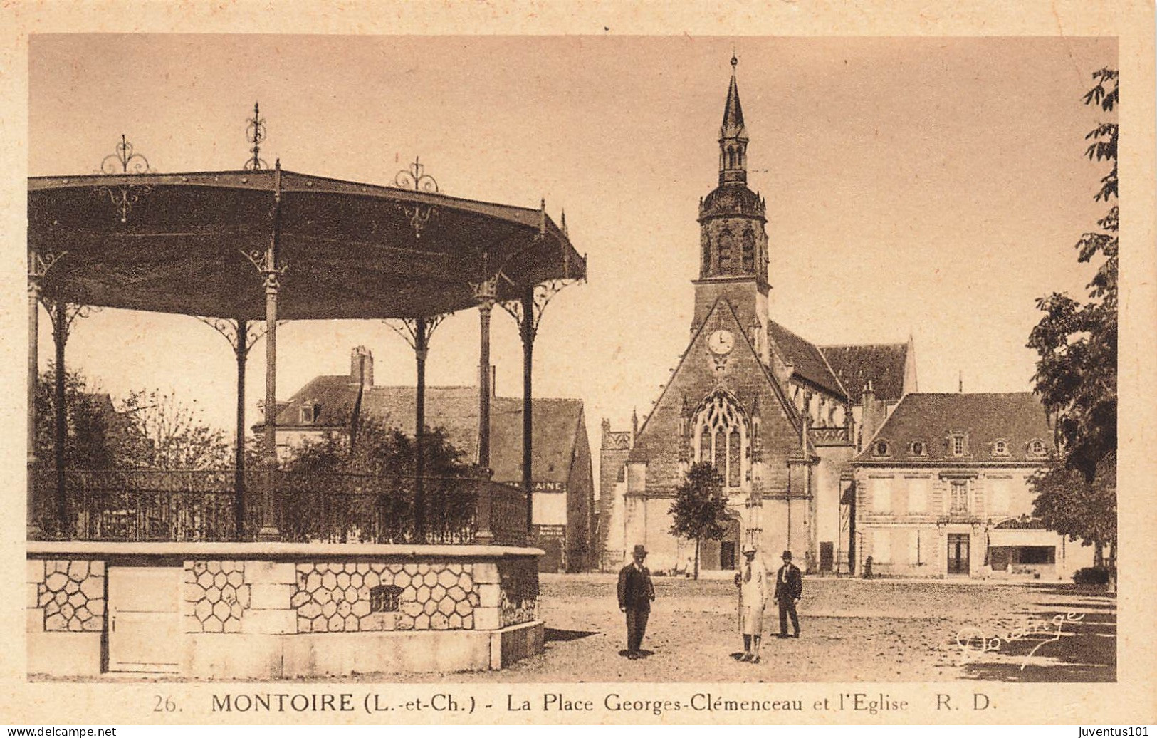 CPA Montoire-La Place Georges Clémenceau Et L'église-26   L2925 - Montoire-sur-le-Loir