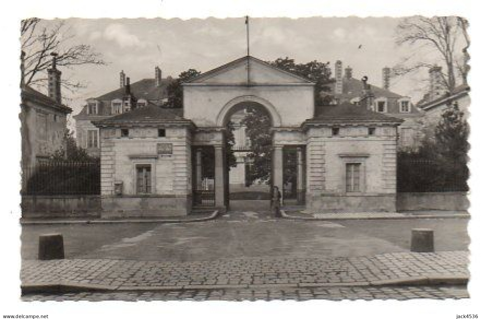 Carte Postale Moderne - 14 Cm X 9 Cm - Circulé - Dép. 53 - LAVAL - Entrée De La Préfecture - Laval