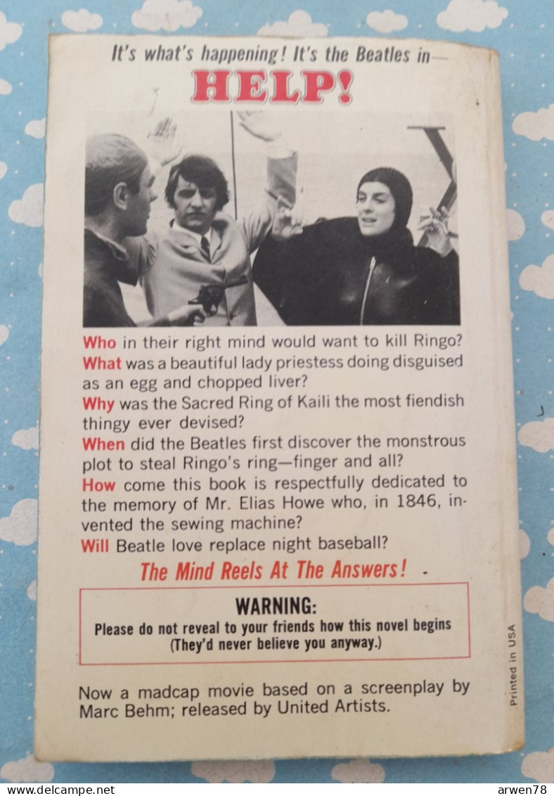 THE BEATLES IN HELP LIVRE DE POCHE 1965 HUIT PHOTOS DU FILM - Autres & Non Classés