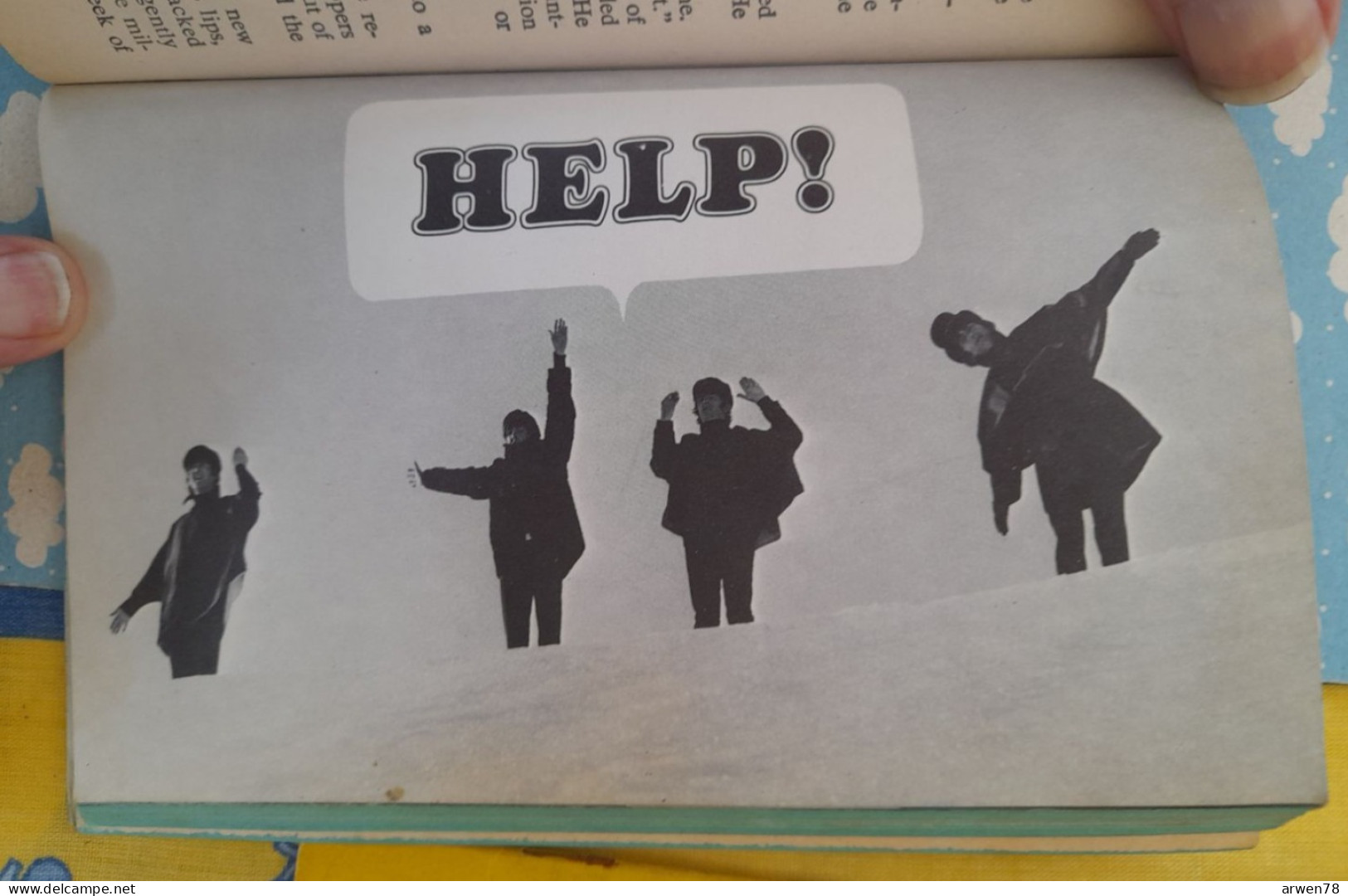 THE BEATLES IN HELP LIVRE DE POCHE 1965 HUIT PHOTOS DU FILM - Sonstige & Ohne Zuordnung