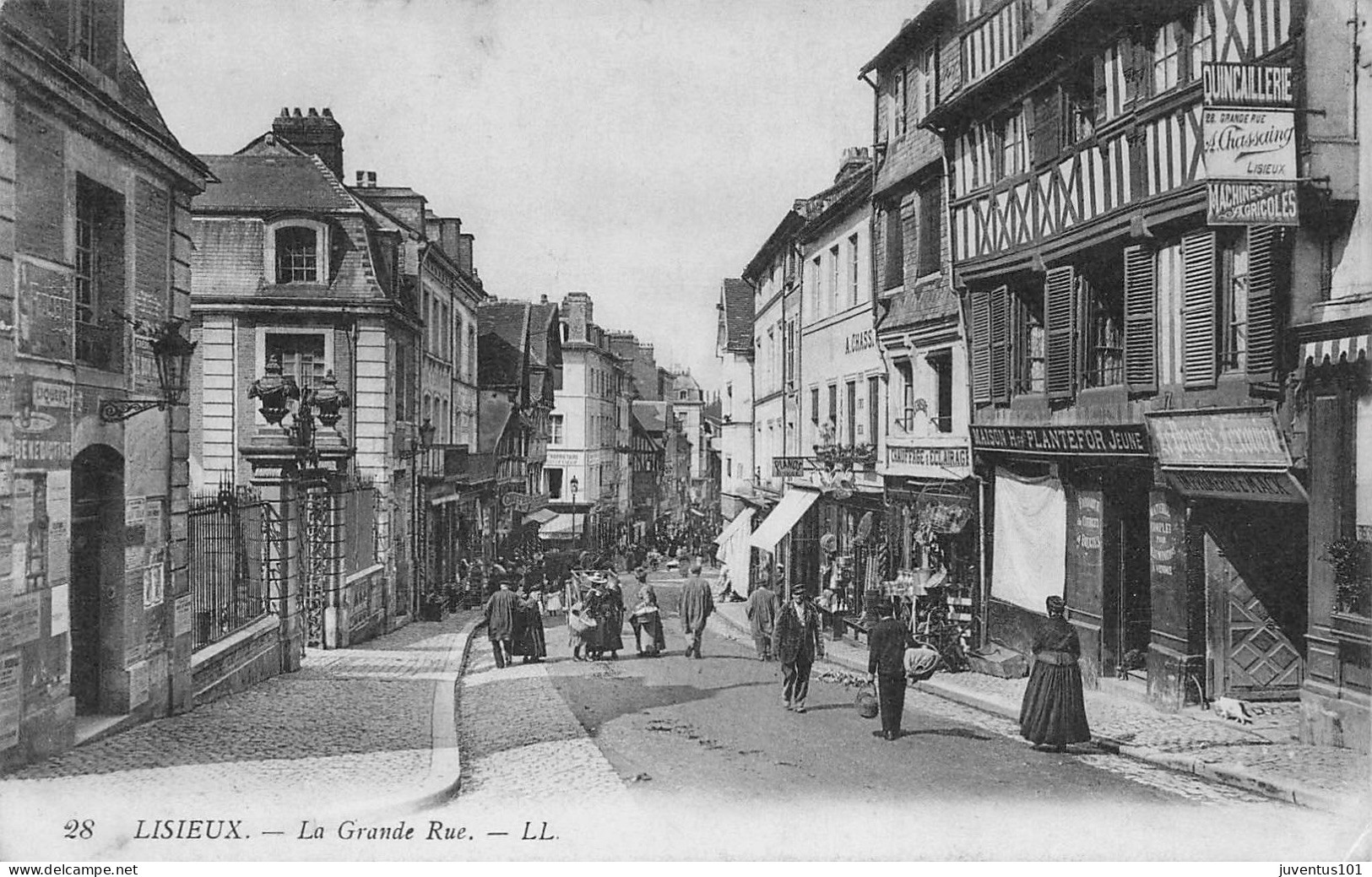 CPA Lisieux-La Grande Rue-28    L2924 - Lisieux