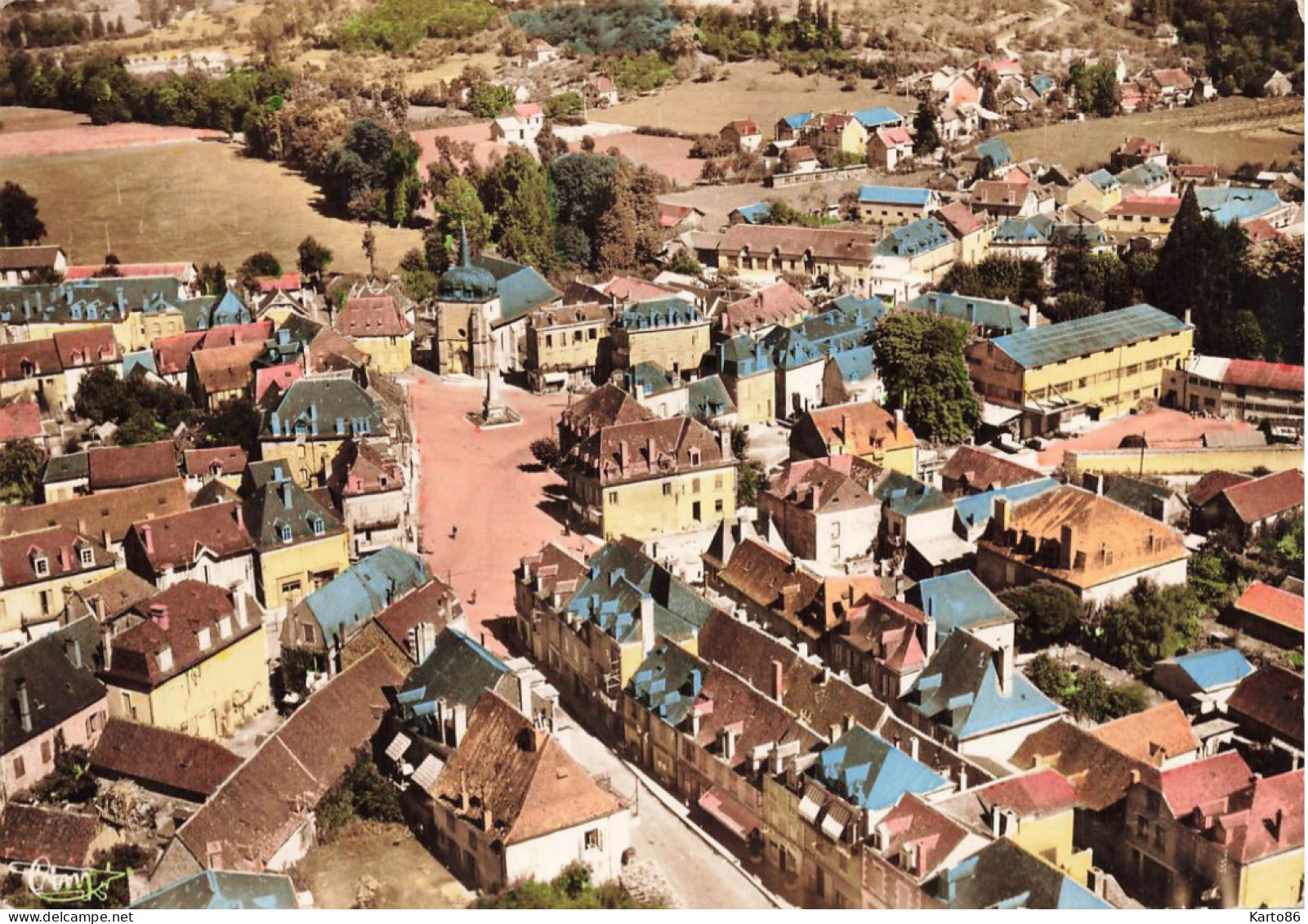 Objat * Vue Aérienne Sur La Ville - Sonstige & Ohne Zuordnung