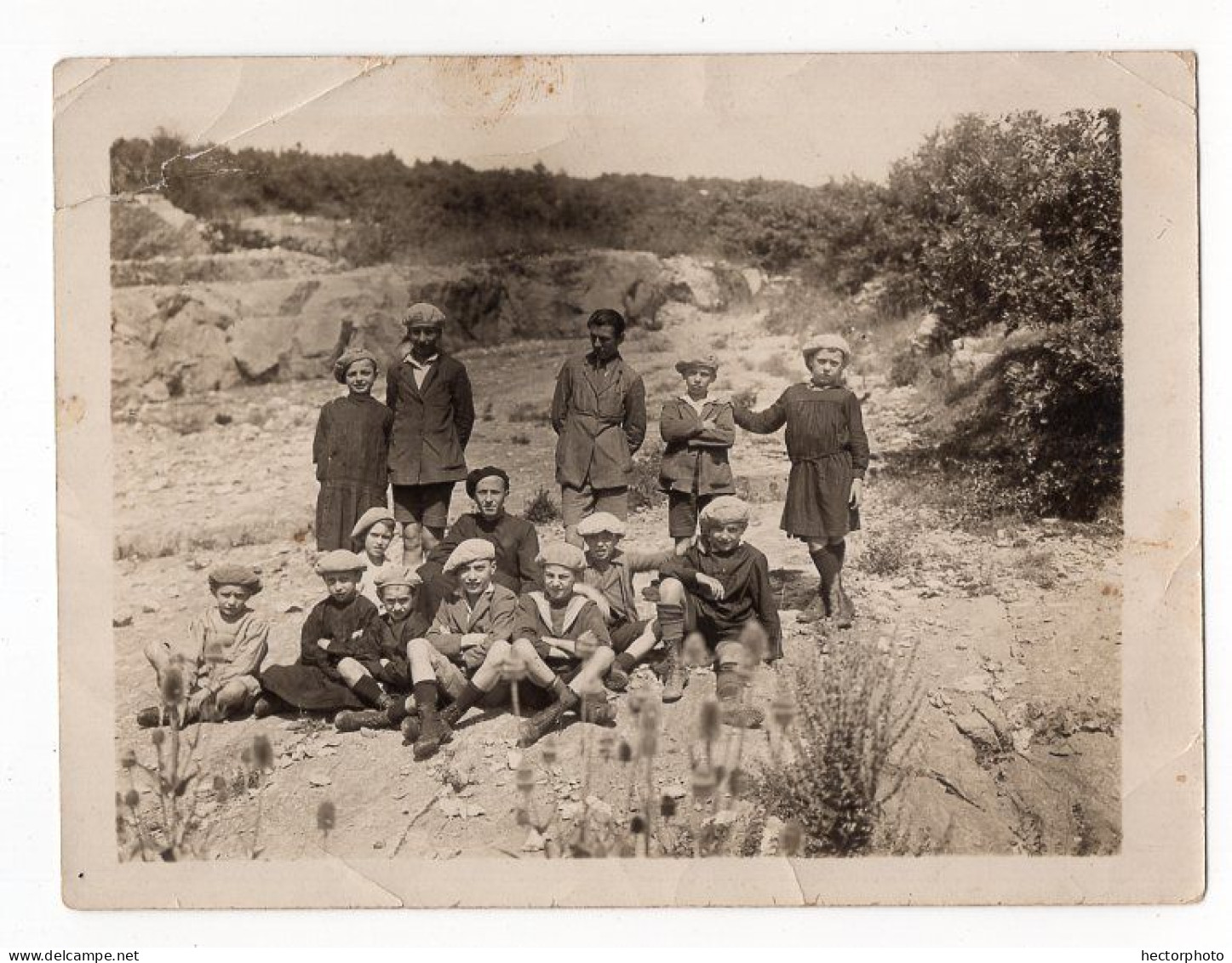 Snapshot Superbe Groupe Enfant Garçon Béret 20s 30s - Personnes Anonymes