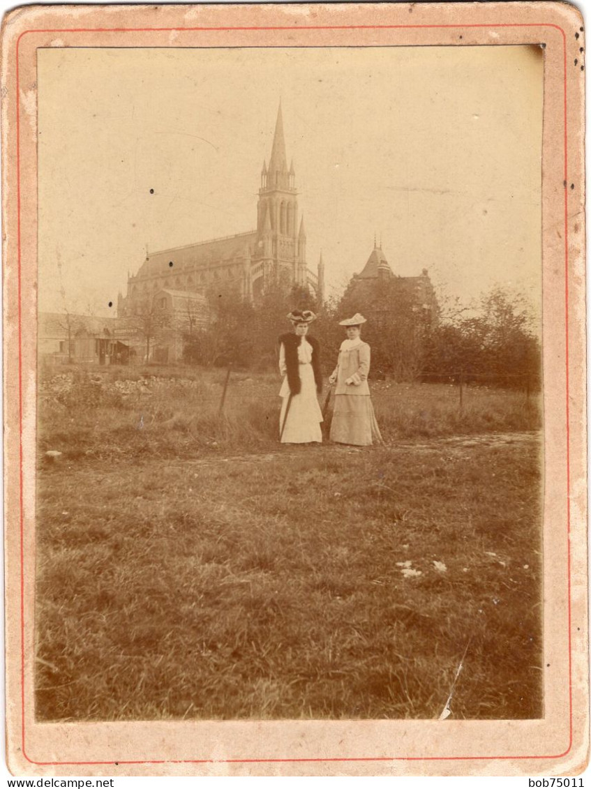 Grande Photo CDV De Deux Femmes élégante Posant Devant La Basilique Notre Dame Du Bonsecours A Bonsecours - Anciennes (Av. 1900)