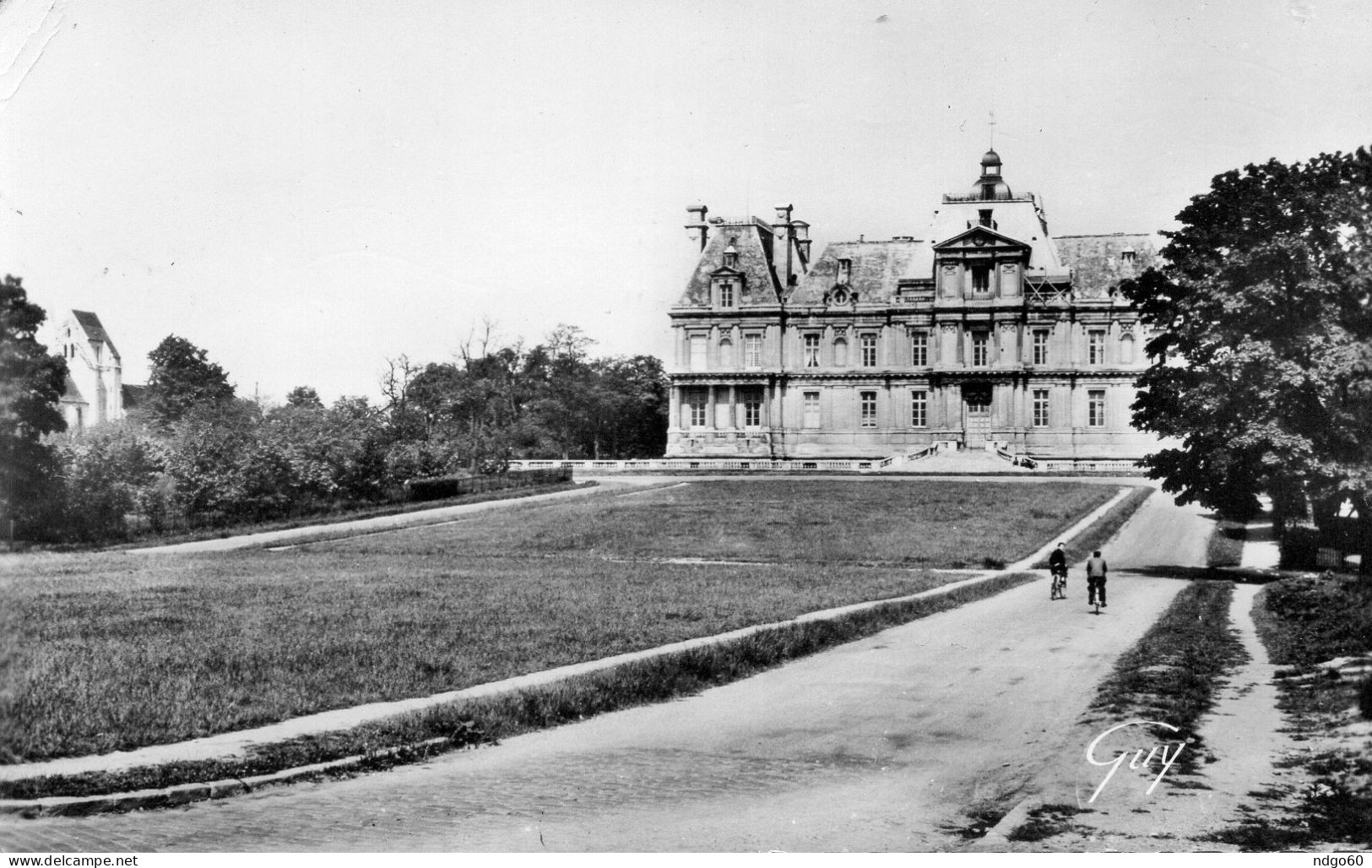 Maisons Laffitte - Le Château ,vue Sur Le Parc , à Gauche La Vieille église - Maisons-Laffitte