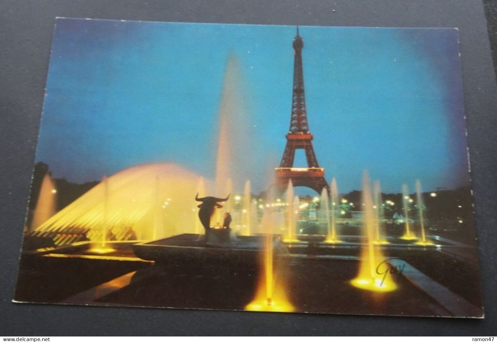 Paris - La Tour Eiffel Et Les Jets D'eau Du Trocadero, Illuminés - Editions "GUY", Paris - Paris La Nuit