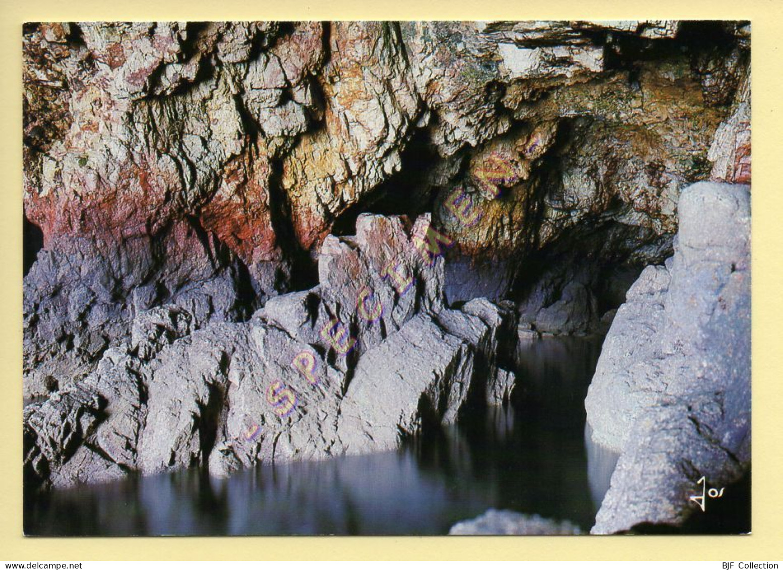 29. MORGAT – L'intérieur De La Grotte De L'Autel - Morgat