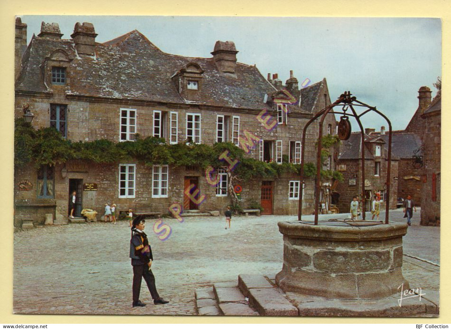 29. LOCRONAN – Son Puits, Et L'ancienne Maison De La Compagnie Des Indes (animée) CPSM (voir Scan Recto/verso) - Locronan